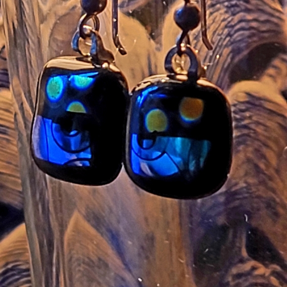 Black Glass Earrings w silver findings - Picture 7 of 10